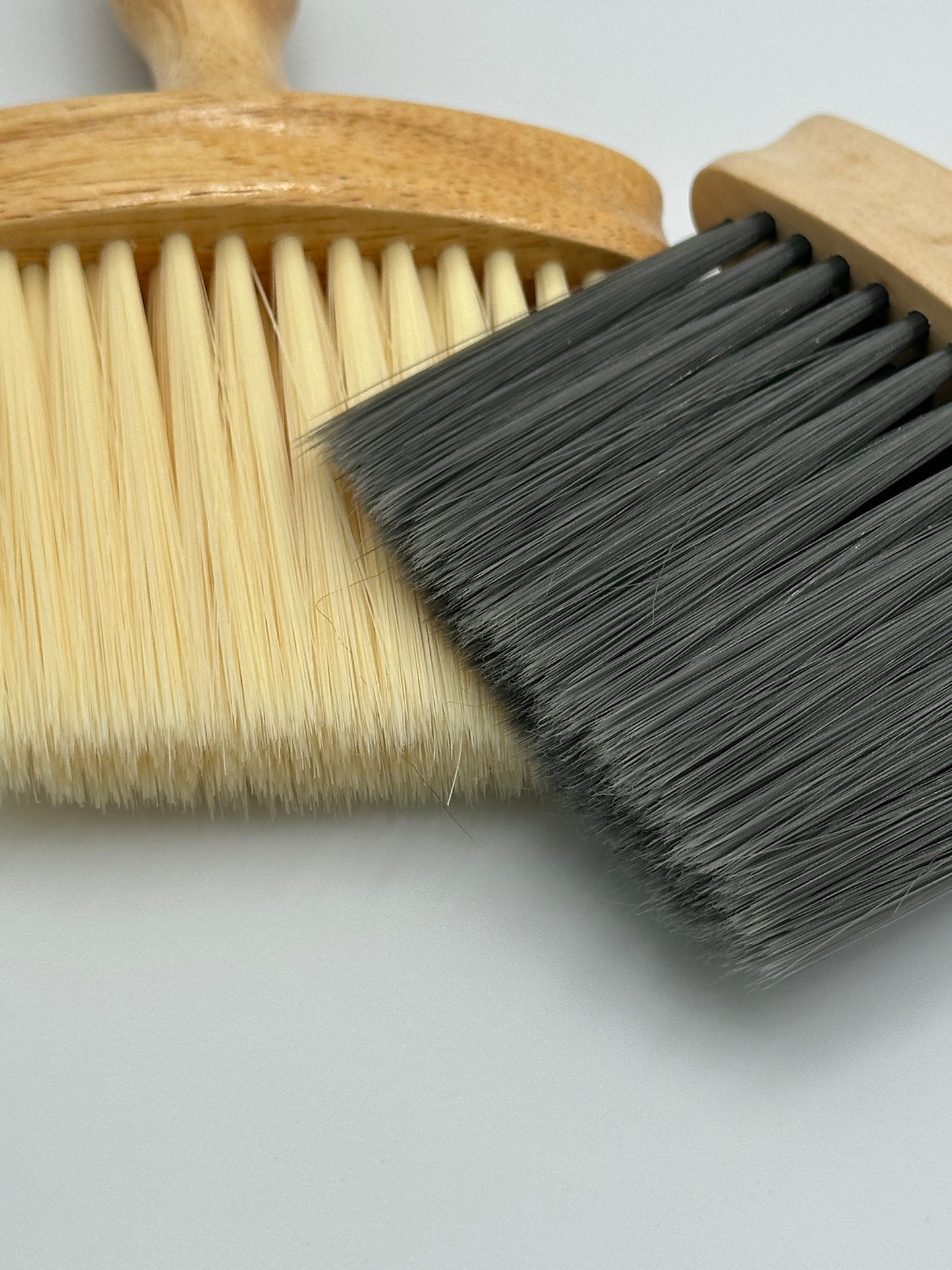 Large wood handle brush (yellow hair, gray hair)