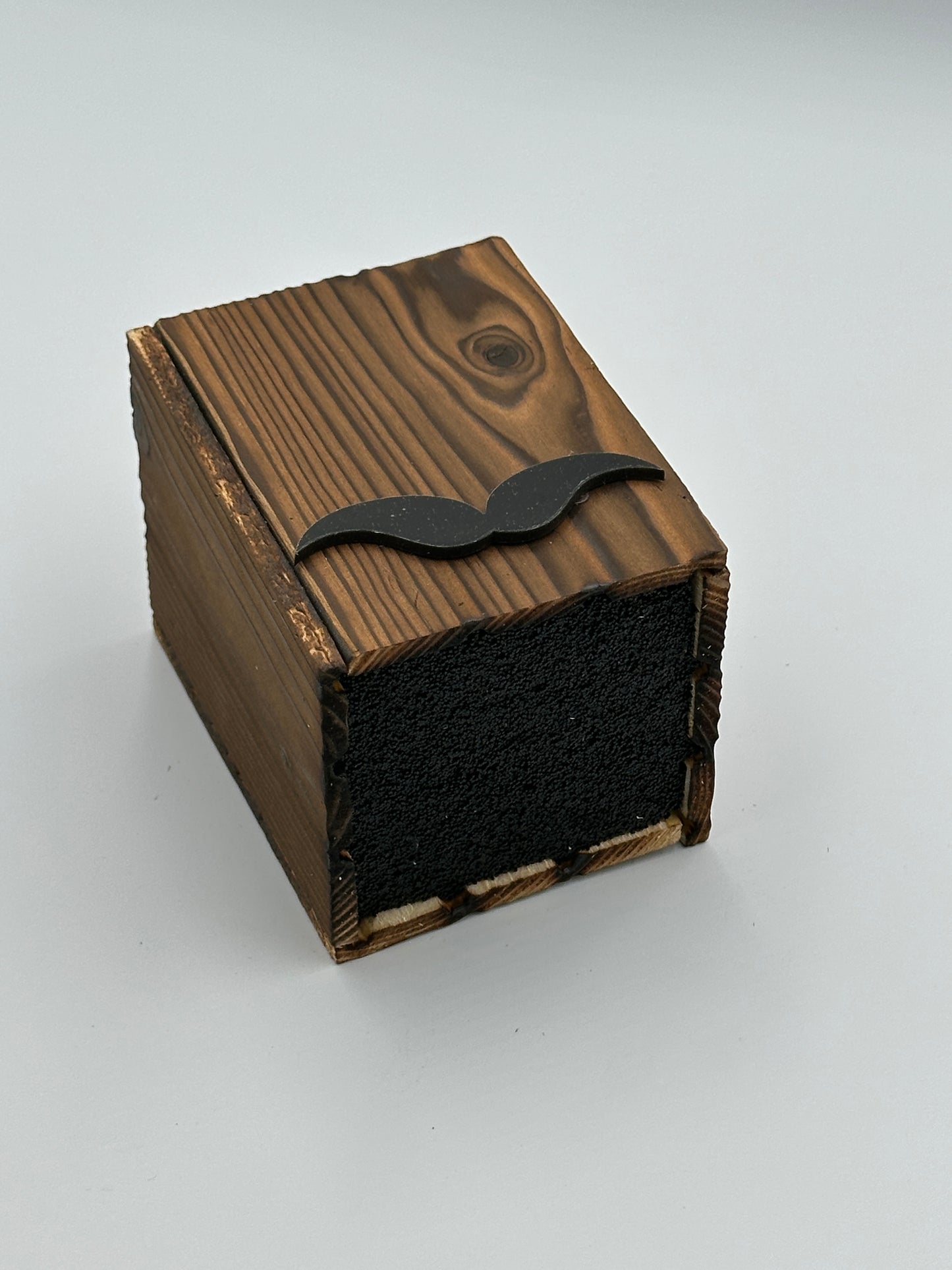 Single-layer wooden scissor seat with mustache
