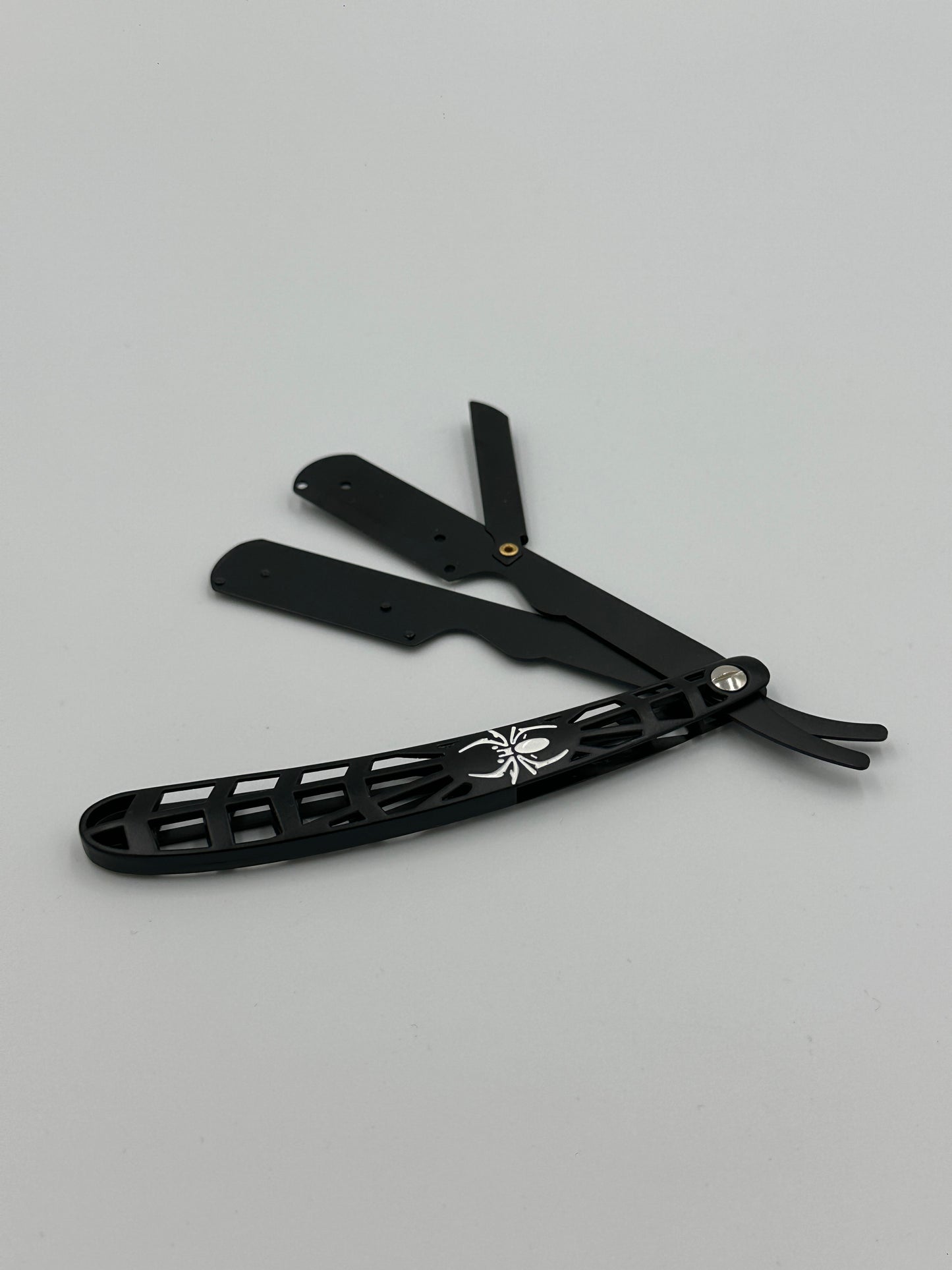 Spider Cutout Straight Razor – Bold & Lightweight Design