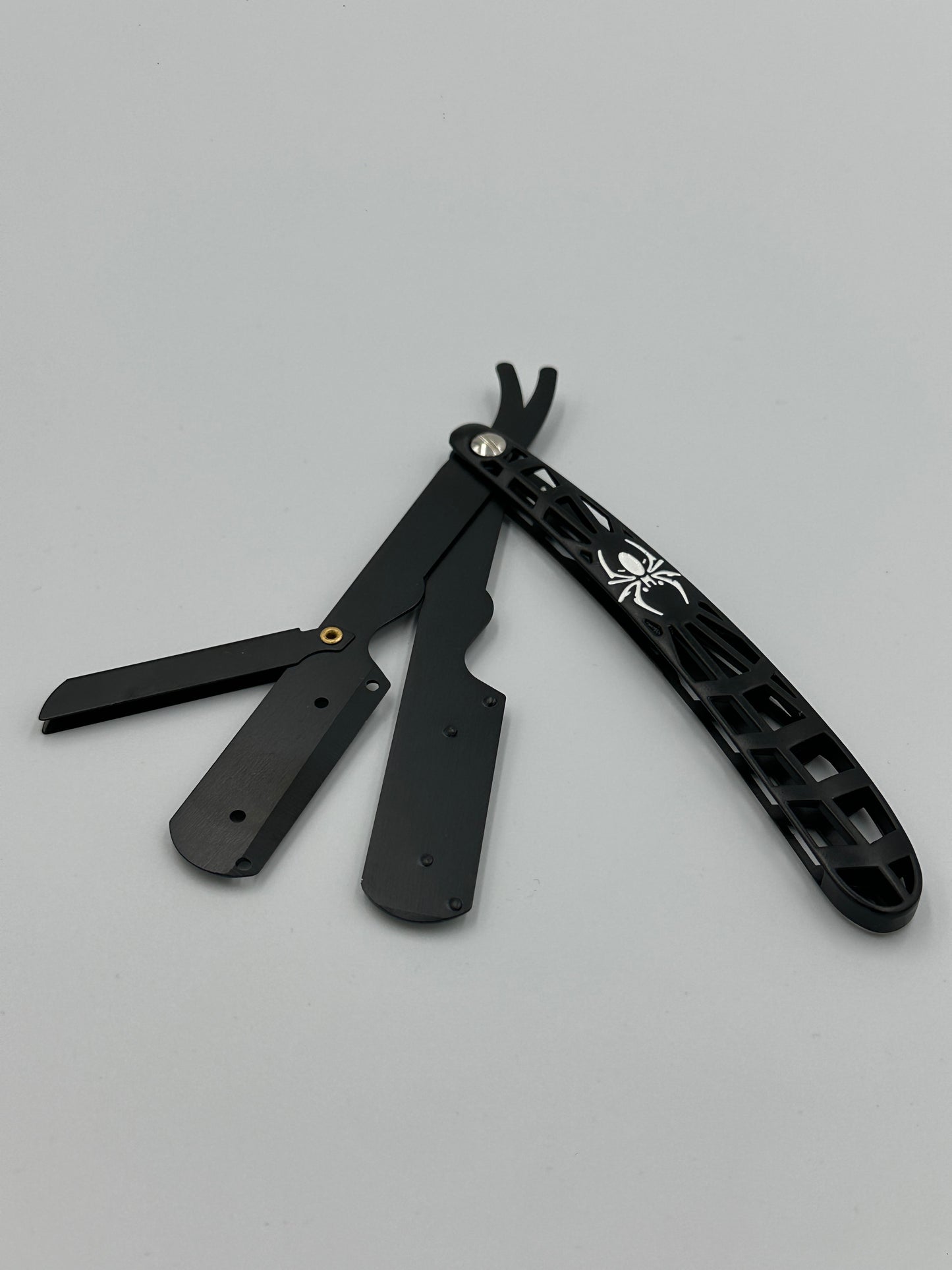 Spider Cutout Straight Razor – Bold & Lightweight Design