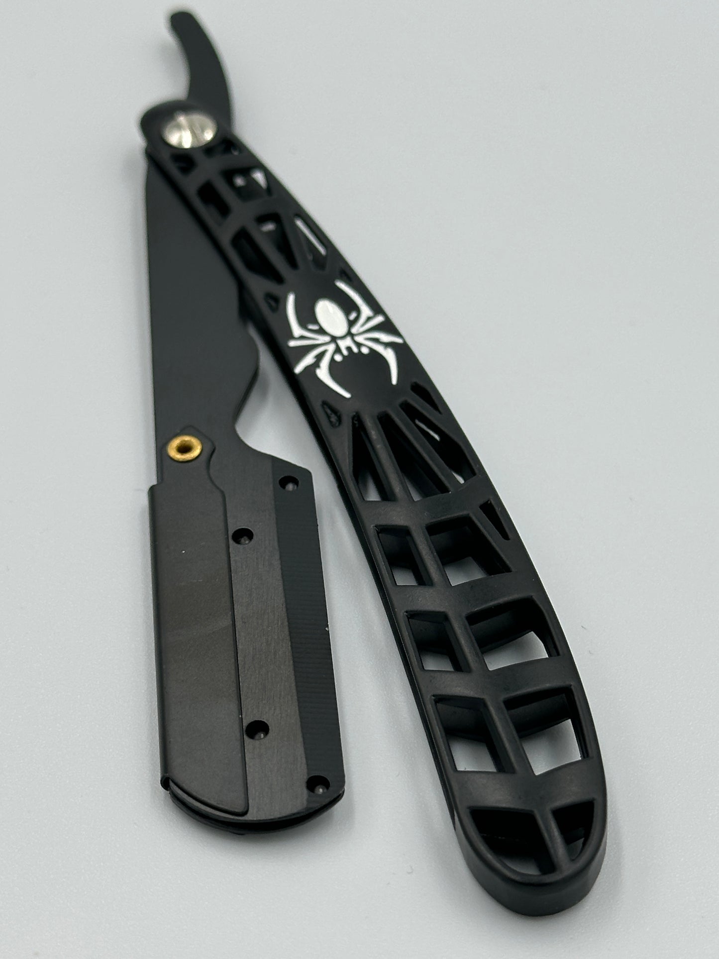 Spider Cutout Straight Razor – Bold & Lightweight Design