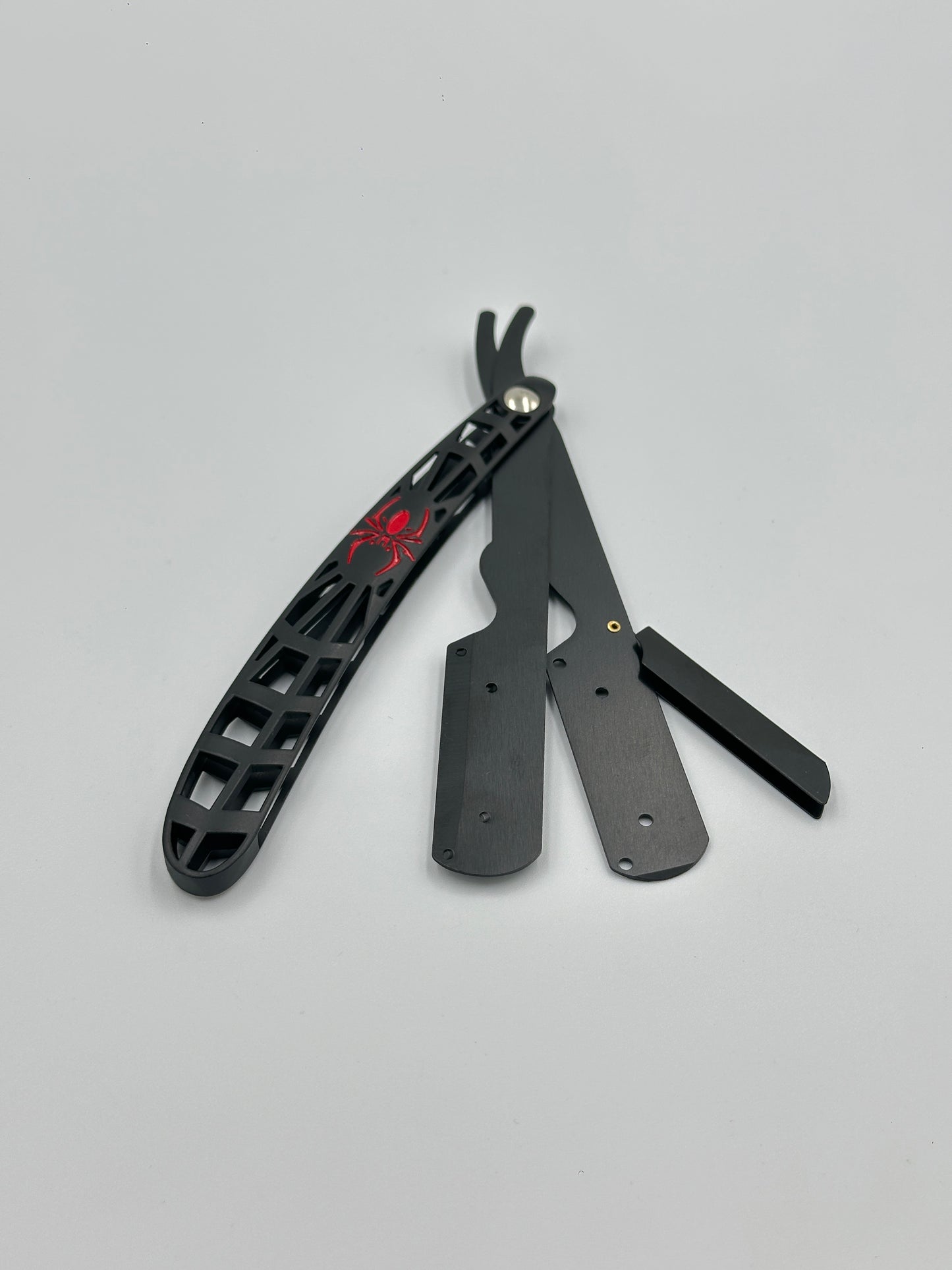 Spider Cutout Straight Razor – Bold & Lightweight Design