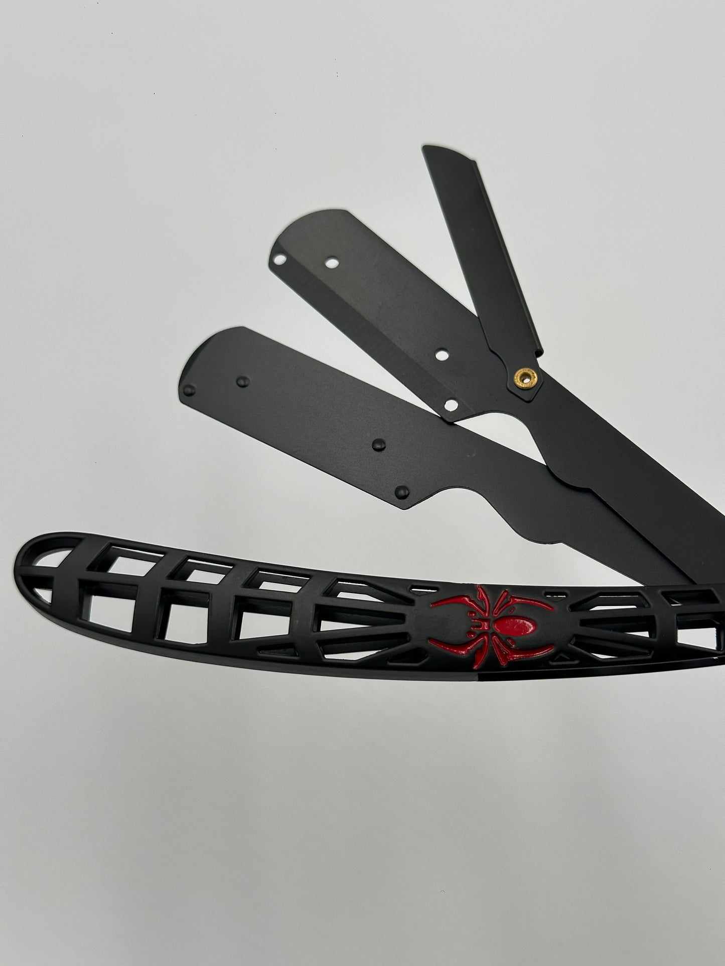 Spider Cutout Straight Razor – Bold & Lightweight Design