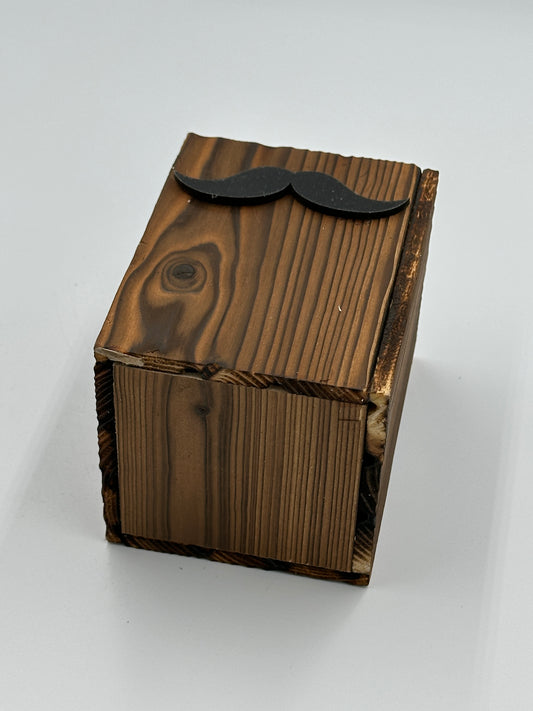 Asiento de tijera de madera de una sola capa con bigote.